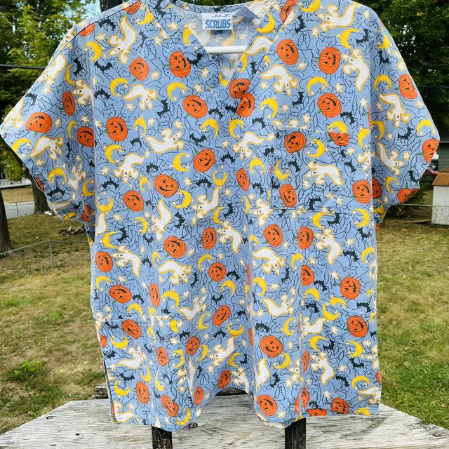 JIT Scrubs Top Size 3x Multi Colored Halloween Theme Short Sleeve Pocket Women