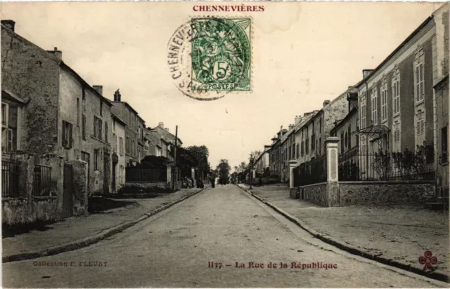 CPA AK Chennevieres La Rue de la Republique FRANCE (1282446)
