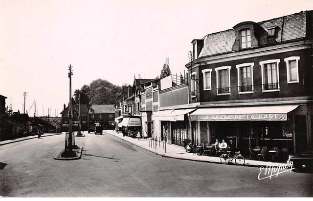 94 - Villiers sur Marne - SAN23229 - Place de la Gare - CPSM 14X9 cm