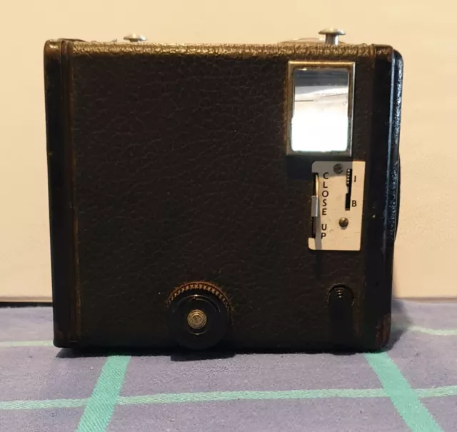 KODAK BROWNIE Flash II Vintage Box Camera. Collectors Item 2