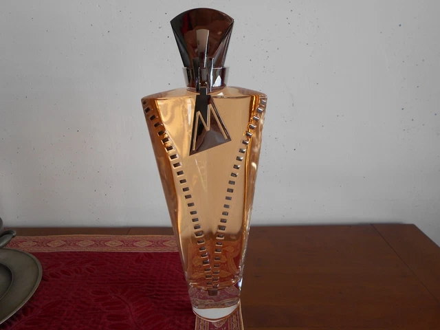 Factice Géant Parfum Montana Just Me - Volume 500ml+ - Neuf Pour Vitrine Ou Décoration