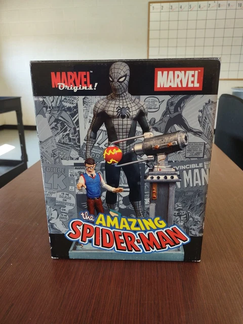 ***Limited Edition Marvel Origins "the Amazing Spider-man" Diamond Select 653***