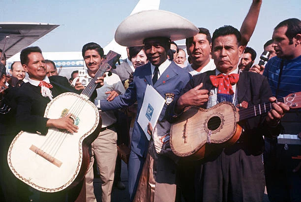 1970 WORLD CUP Finals Mexico Brazilian legend Pele wearing a sombr- Old Photo EUR 6,67 - PicClick FR