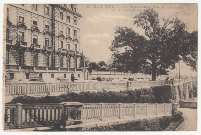 CPA 64 PAU Le boulevard des Pyrénées et le Chêne de Sully