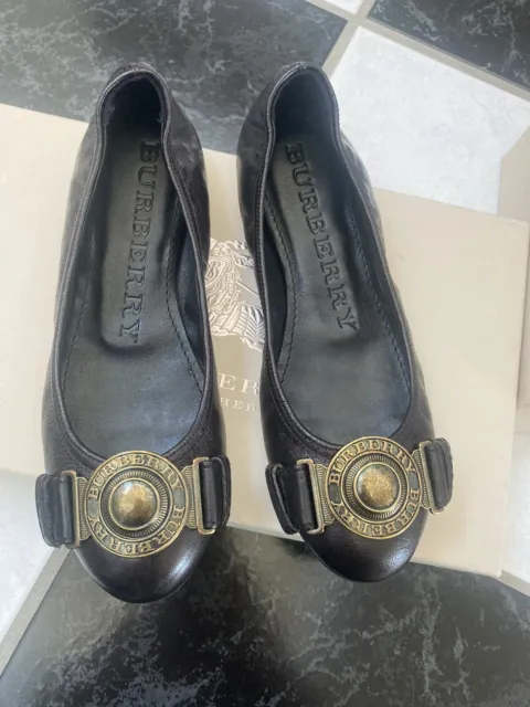 NIB 100% AUTH Burberry Black Leather Disk Ornament Logo Ballerina Flats Sz 35.5