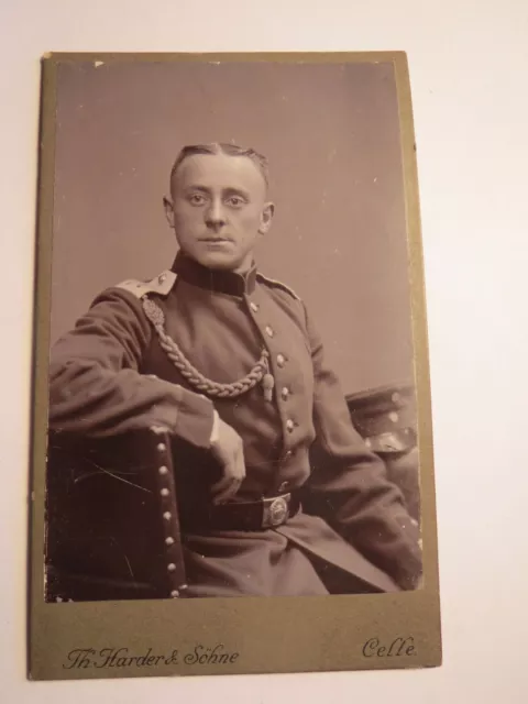 Celle - sitzender Soldat in Uniform - Regiment Nr. 77 ? - Portrait / CDV