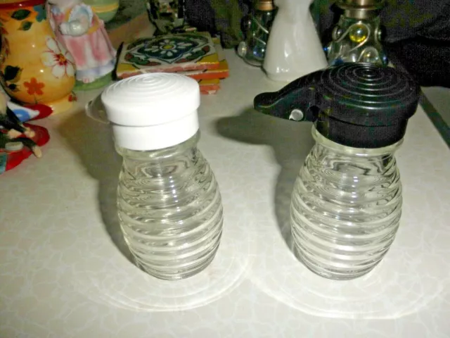 https://www.picclickimg.com/X2MAAOSwHnhhsMgI/Vermont-Country-Store-glass-ribbed-salt-and-pepper.webp