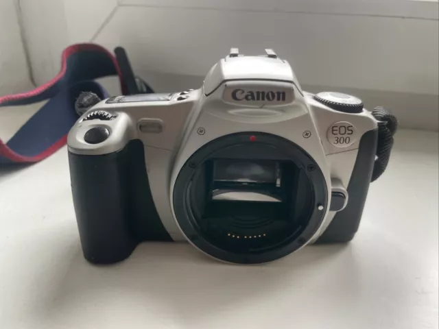 Canon EOS 300 SLR analoge Spiegelreflexkamera Body silver Edition