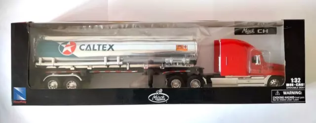 New-Ray 1:32 Die-Cast Mack CH Long Hauler