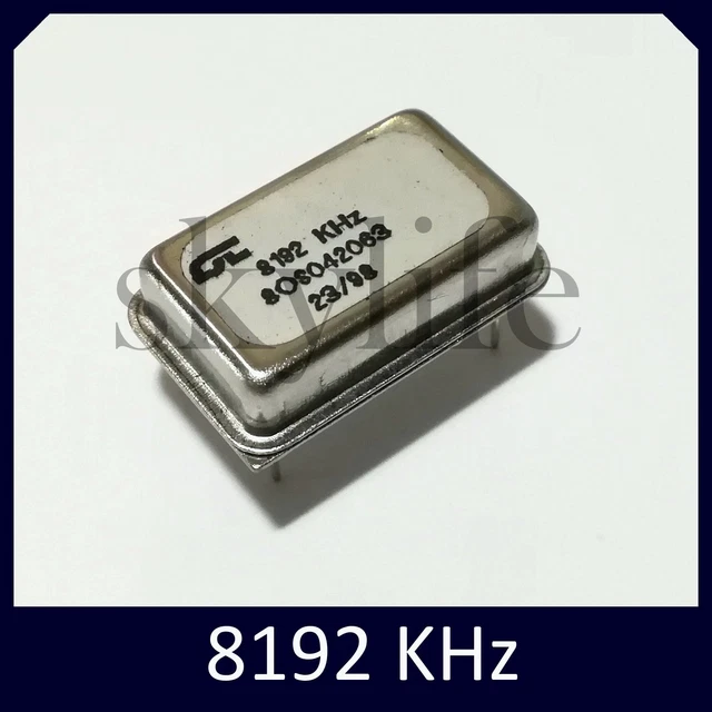 Quarzo oscillatore 8192 KHz 4 PIN - 1 pezzo