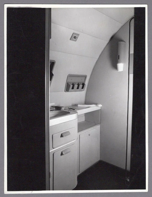 De Havilland Comet Mens Washroom Original Vintage Manufacturers Photo