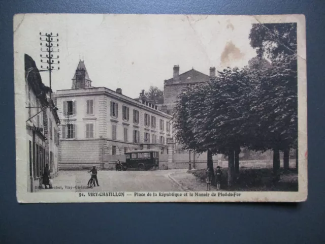 CPA Viry Chatillon Place de la République et le Manoir du Pied de Fer