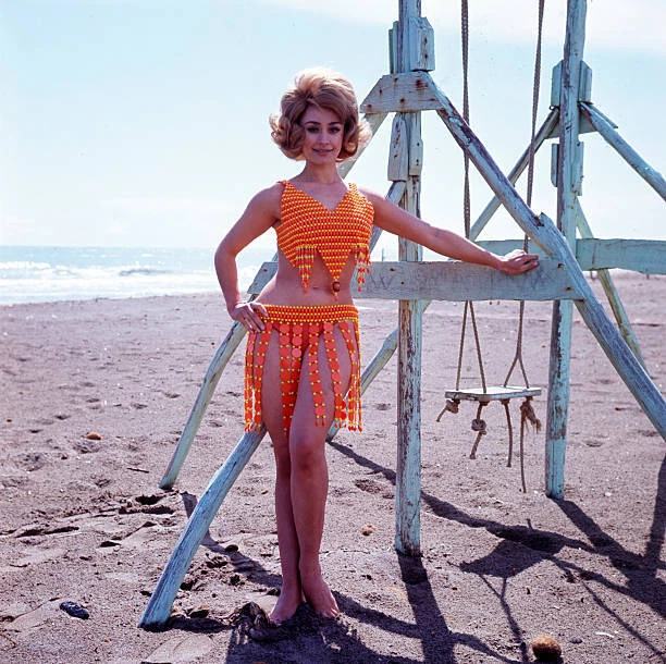 Italian Tv Presenter Actress Singer & Showgirl Raffaella Carr OLD PHOTO 4
