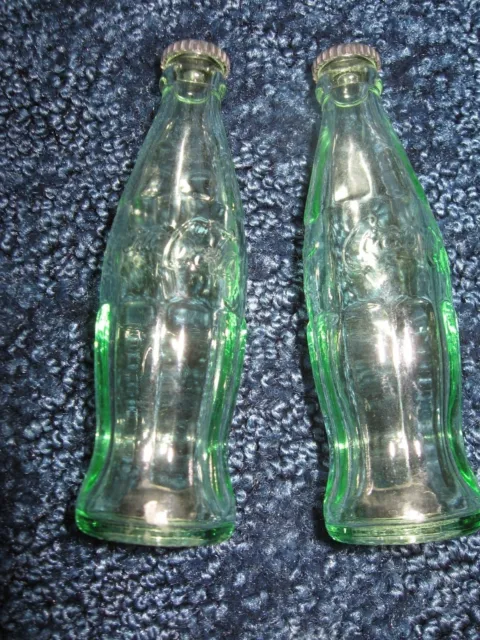 Coca-Cola-Shakers au sel et au poivre-Verre vert clair-4 1/2" de haut-1990 2