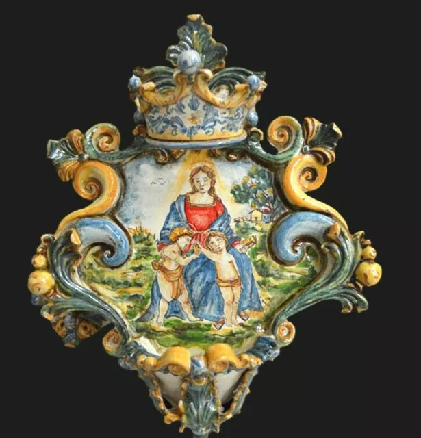 Acquasantiera barocca 25x35 cm Madonna del cardellino in Ceramica di Caltagirone