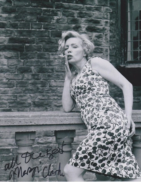 Margi Clarke    **HAND SIGNED**   10x8 photo  ~   AUTOGRAPHED