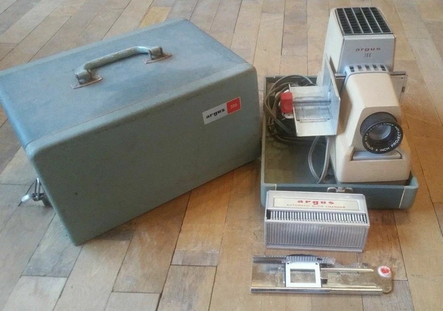 Projecteur De Diapositives Vintage ARGUS 300 MODÈLE III – Fonctionne – 35mm