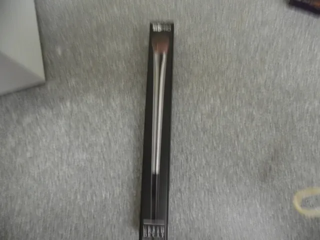 URBAN DECAY Pro Collection Large Blending Brush E-202. NEW.