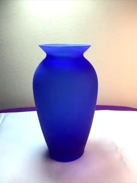 Estate Vintage HAND BLOWN ART GLASS COBALT BLUE SATIN FROSTED GLASS VASE