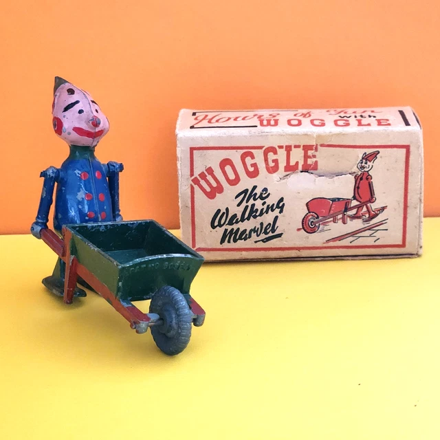 Ancien jouet tirelire enfant BD Bécassine bois années 20/30