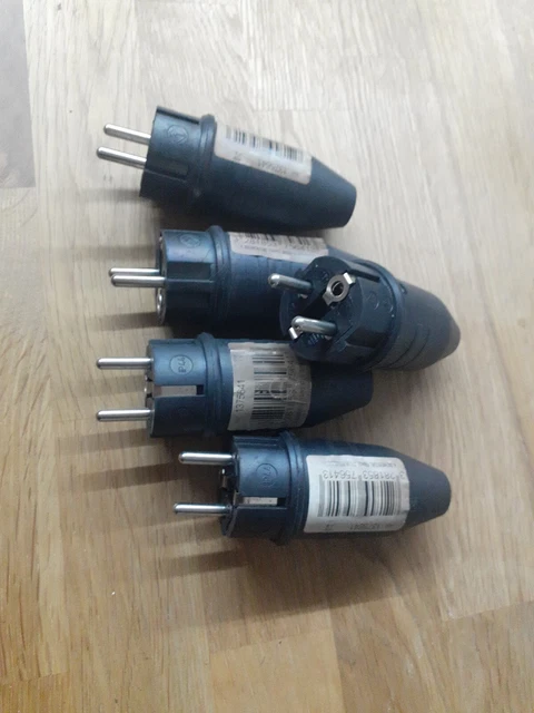 Lot de 5 prises de courant 220v.De marque LEGRAND.NEUF