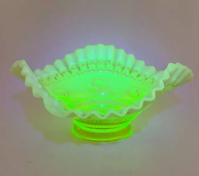 Antique Jefferson Glass Vaseline Uranium "Astro" Ruffled Bowl