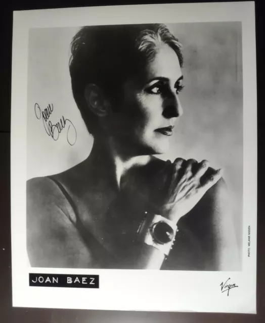JOAN BAEZ LEGEND ORIGINAL AUTOGRAPH HAND SIGNED 8 x 10 WITH LIFETIME COA.