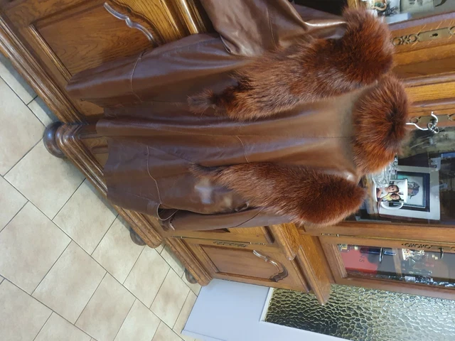 VESTE CUIR FEMME taille 42 couleur marron avec col et epaule en