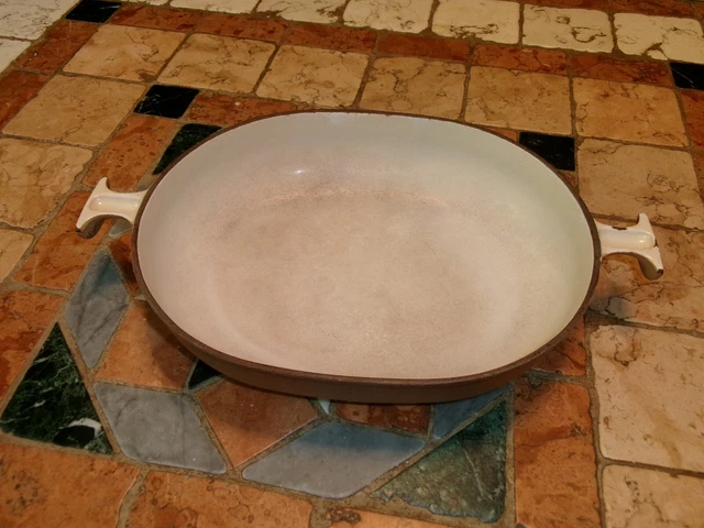 Cocotte ovale en fonte Le Creuset Enzo Mari marron La Mama