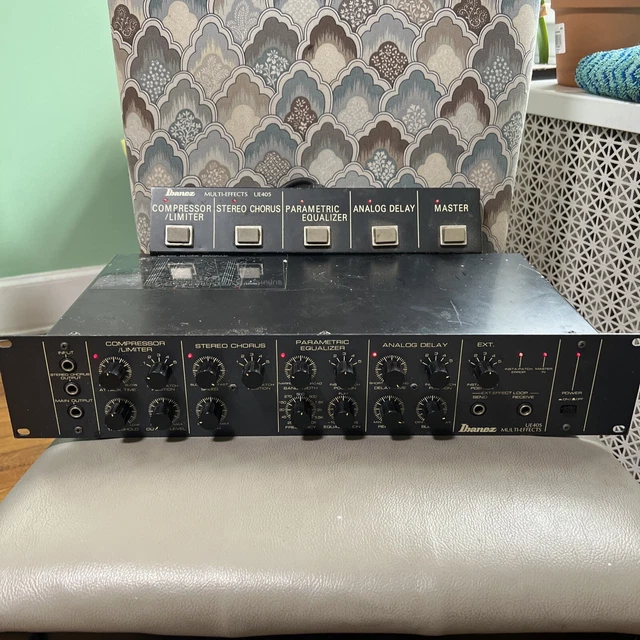 Ibanez UE405 Multi Effects, Original Black Version with Footswitch, Vintage Rack