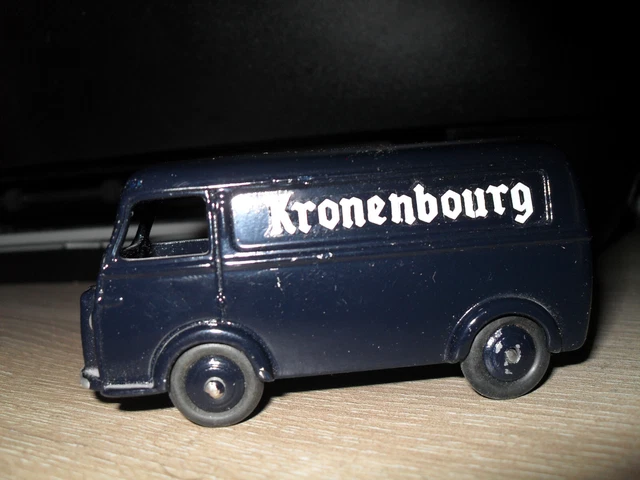 dinky toys France Peugeot  D3 A Réf: 25E