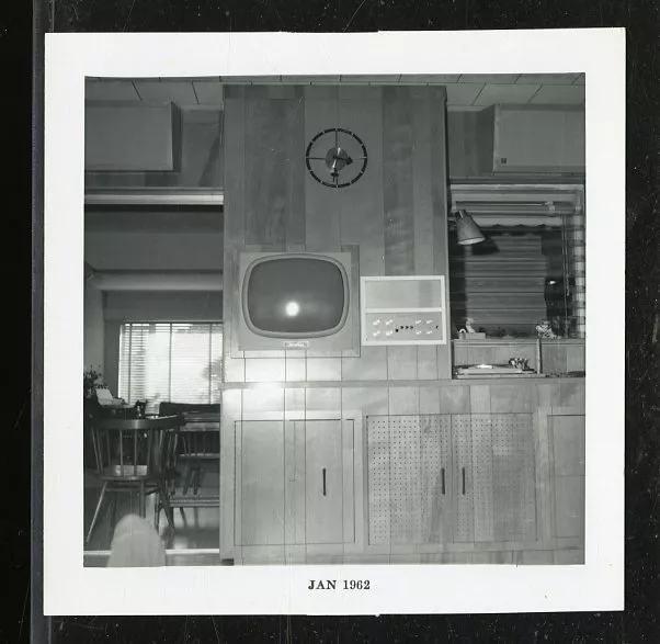 Vintage Photo MID CENTURY HIGH TECH TELEVISION T.V. IN WALL STEREO SYSTEM 1962