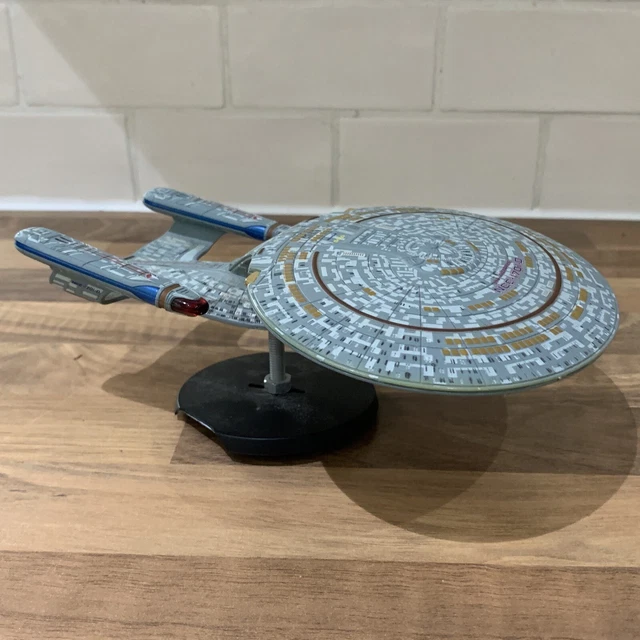 CORGI STAR TREK U.S.S Enterprise NCC-1701 D Star Trek The Next ...