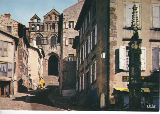 Cpa . Carte Postale Ancienne. Le Puy En Velais. Rue Des Tables .Fontaine. Neuve