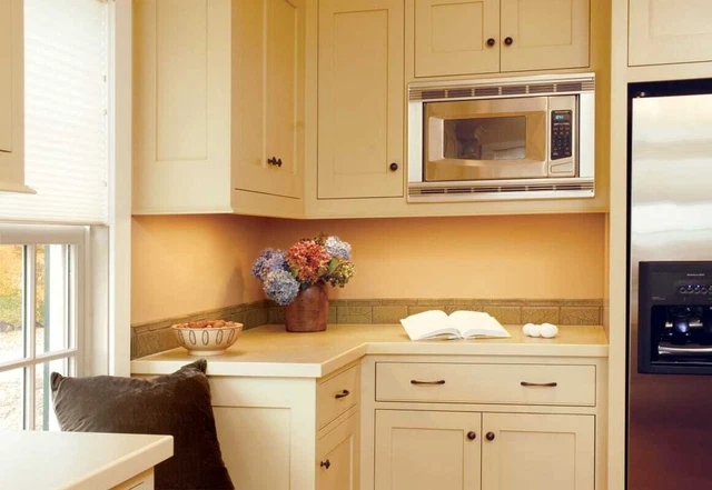 Residential Mushroom Kitchen Cabinet Knob 1" Projection White / Polished Brass 3