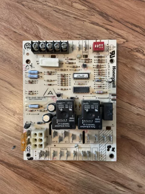 Honeywell ST9120C5013 Furnace Control Circuit Board HQ1170063HW