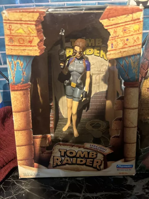 Playmates 1998 Tomb Raider – Lara Croft in Wet Suit Action Figure, Boxed