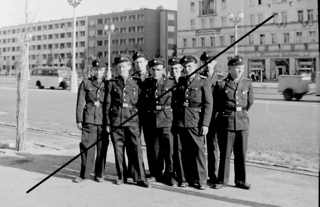 Orig. Negativ Portrait Gruppenaufnahme KVP Volkspolizei DDR Berlin Frühe 1950er