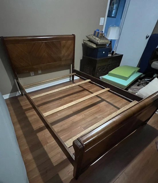 antique and vintage bedroom furniture