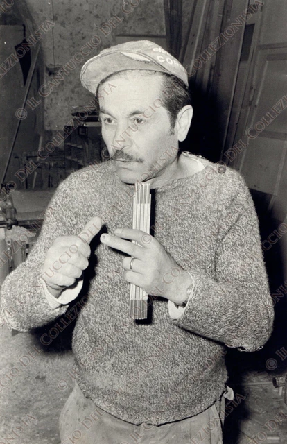 1972 Oliviero Pandolfi artigiano ebanista Fotografia