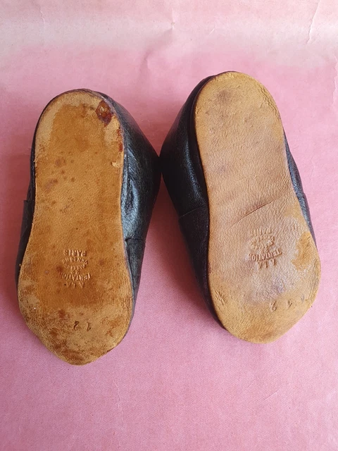 *PASSAGE VENDÔME PARIS* Rare Ancienne paire de CHAUSSURES en cuir de poupée T12. 2