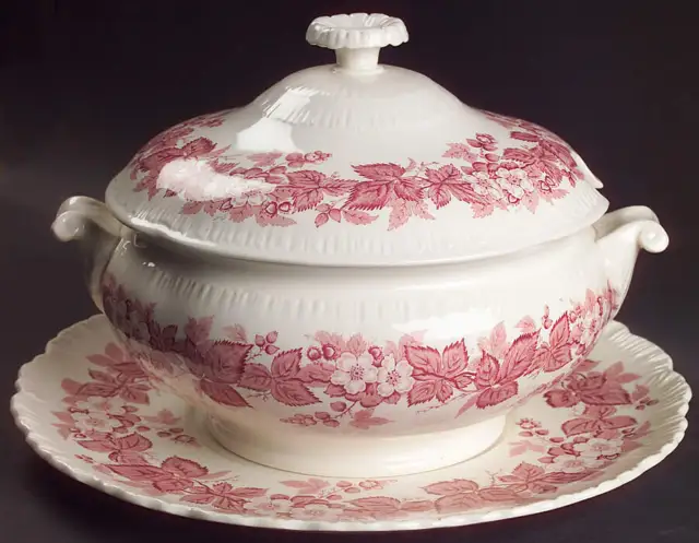 Wedgwood Bramble Pink  Tureen & Lid w/Underplate 2172736