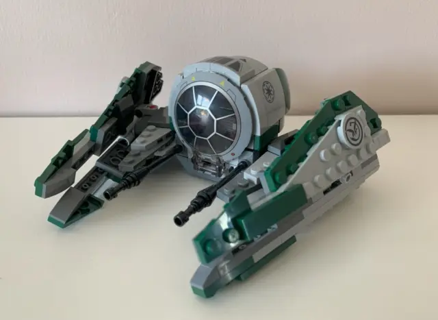 LEGO - 75360 - Star Wars: Yoda's Jedi Starfighter (No minifigures)