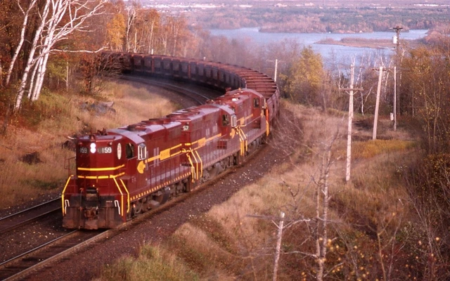 DM&IR SD9 159 wTrain Orig Kodachrome Slide C165