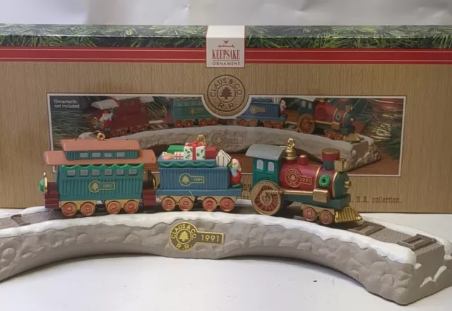 1991 Hallmark Keepsake Claus & Co RR Train Christmas 3 Ornament & Pedestal Vtg