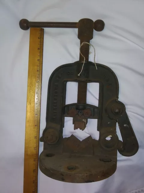Littlestown. Pa. H&F Co #43 Hinged Pipe Vise Bench Tool Antique vtg Clamp Rare