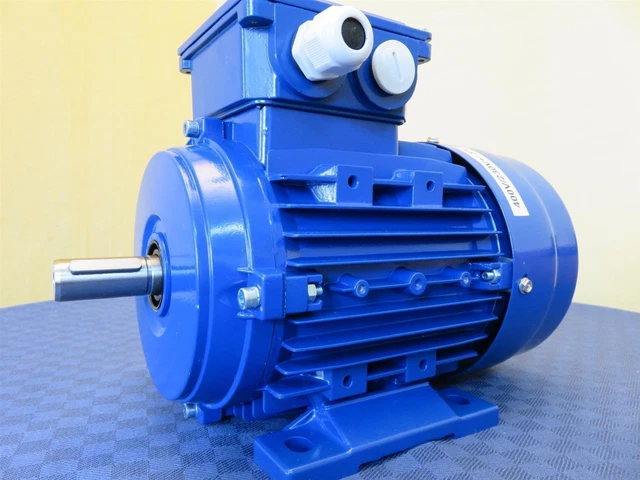 Elektromotor Drehstrom 2,2kW S6 3000/min Welle 19mm 80 prog. B14(120mm Flansch