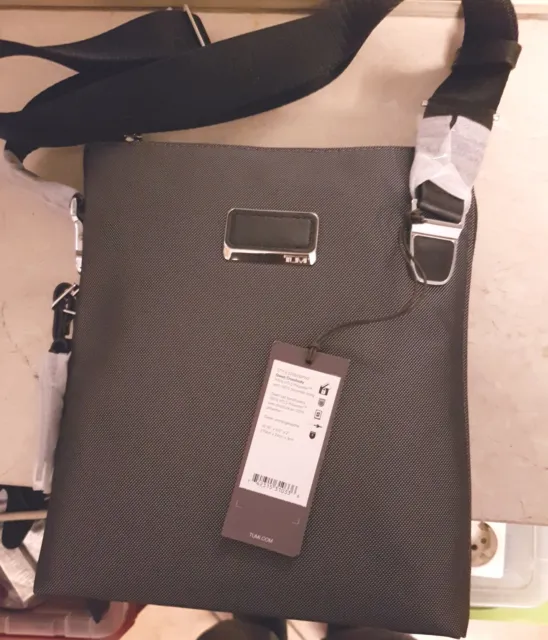 Tumi Arrive Owen Crossbody Bag Umhängetasche  Neu mit Etikett