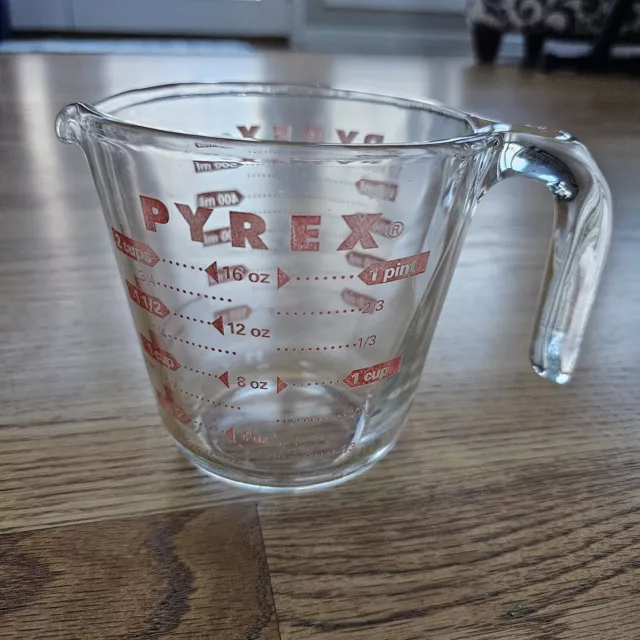 Pyrex Glass 2 Cup Measuring Cup Open Handle Red Lettering 16 Oz 500 mL #12