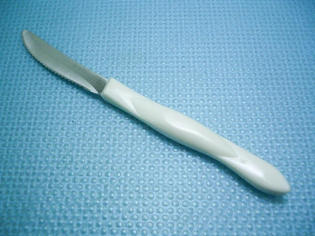 CUTCO #1759 JD Pearl Handle Stainless Steel Serrated Edge Table / Steak Knife..